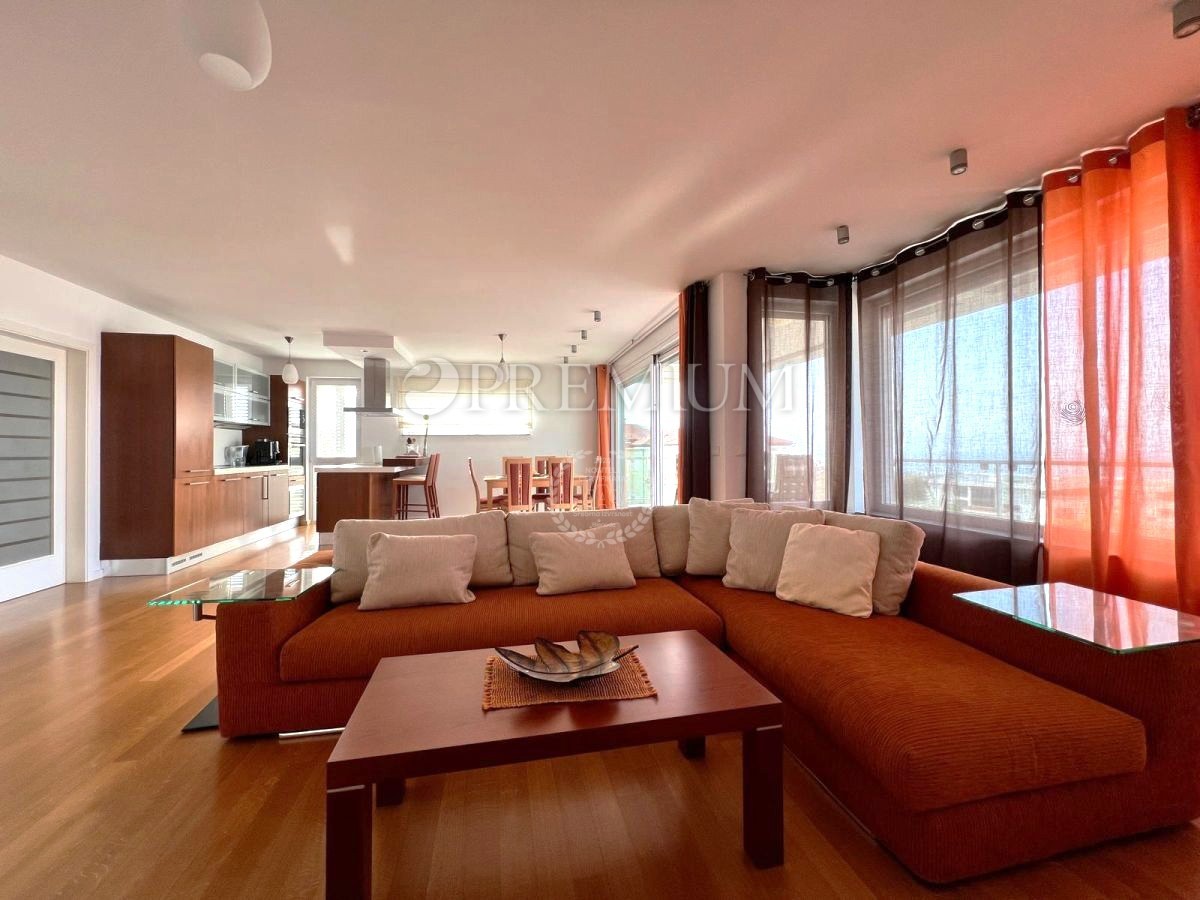 Malinska, apartma s pogledom na morje in garažo!