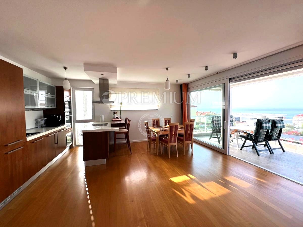 Malinska, apartma s pogledom na morje in garažo!