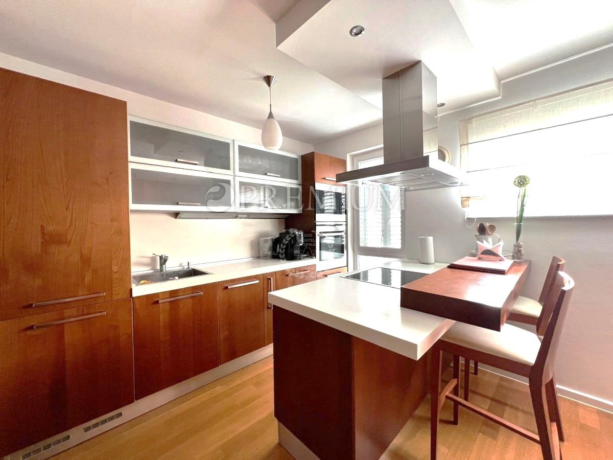 Malinska, apartma s pogledom na morje in garažo!