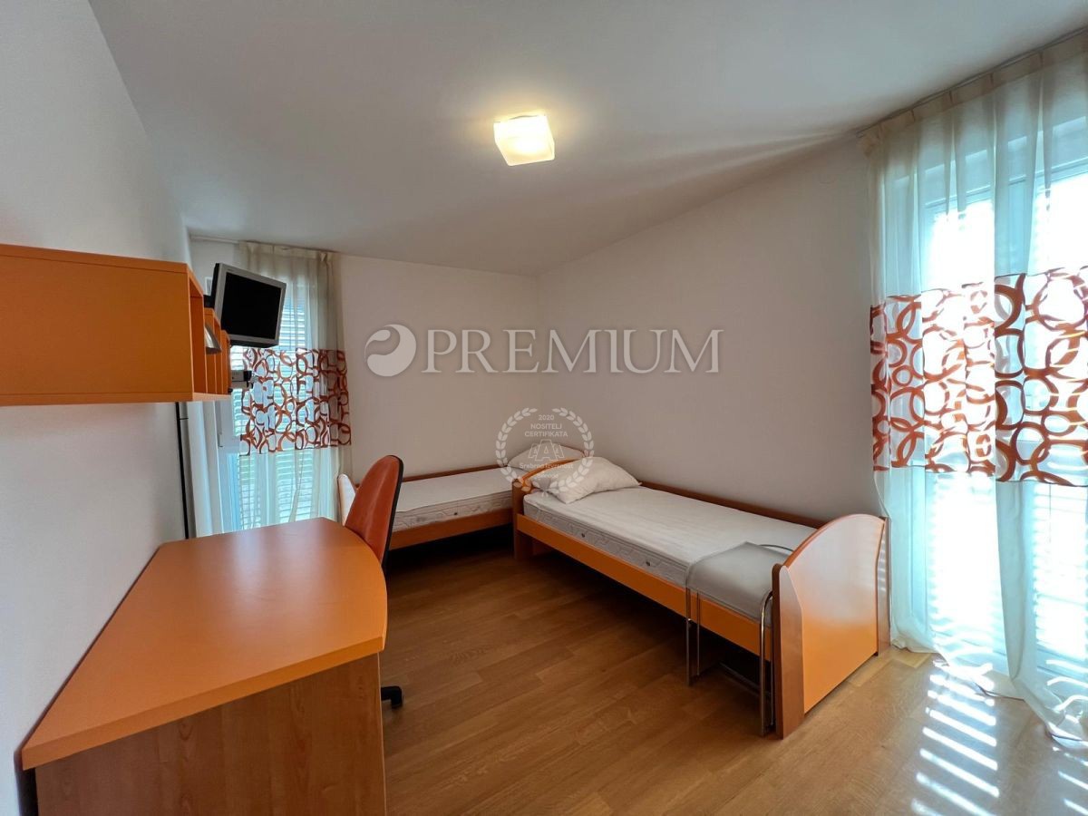 Malinska, apartma s pogledom na morje in garažo!