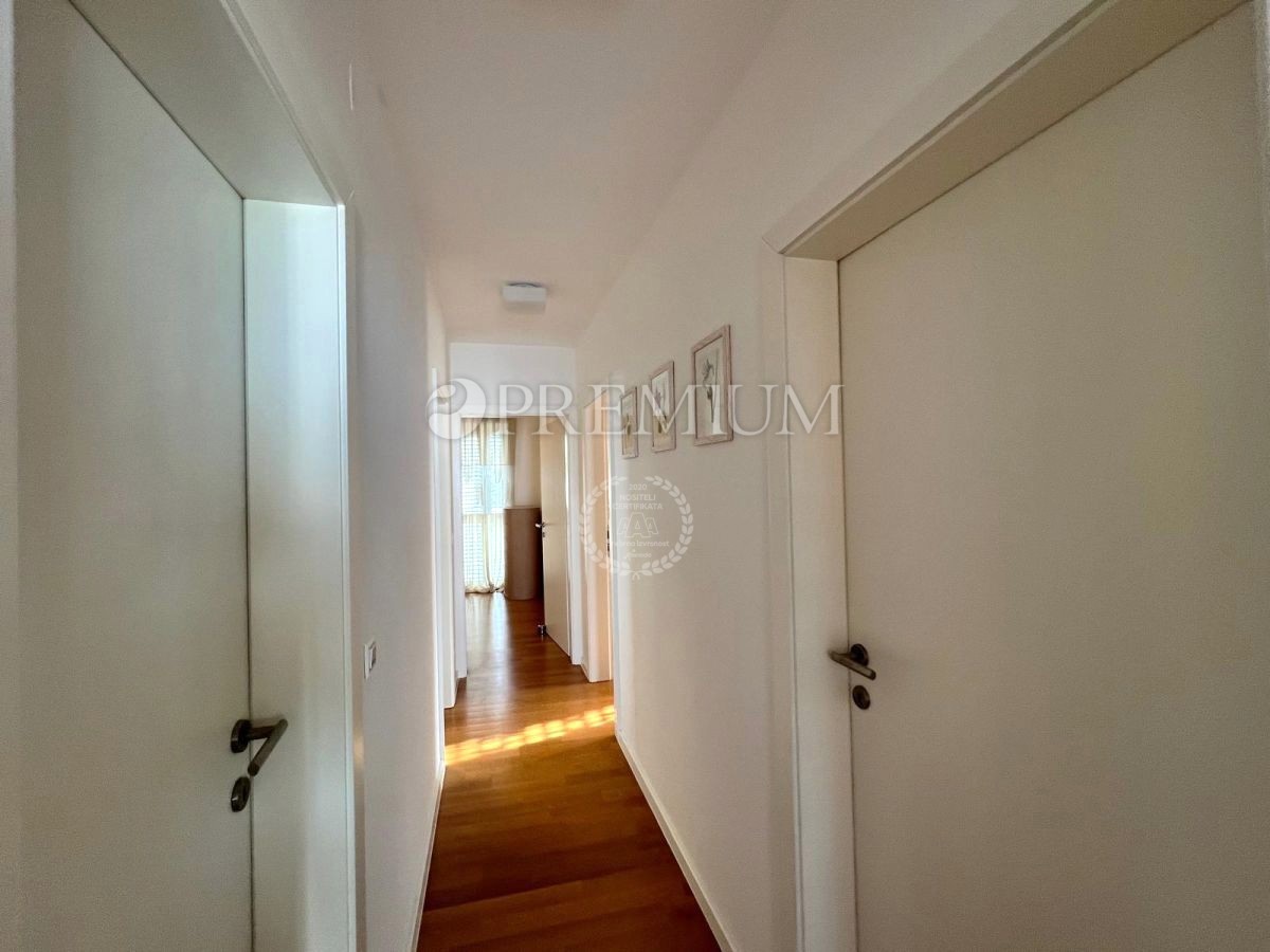 Malinska, apartma s pogledom na morje in garažo!
