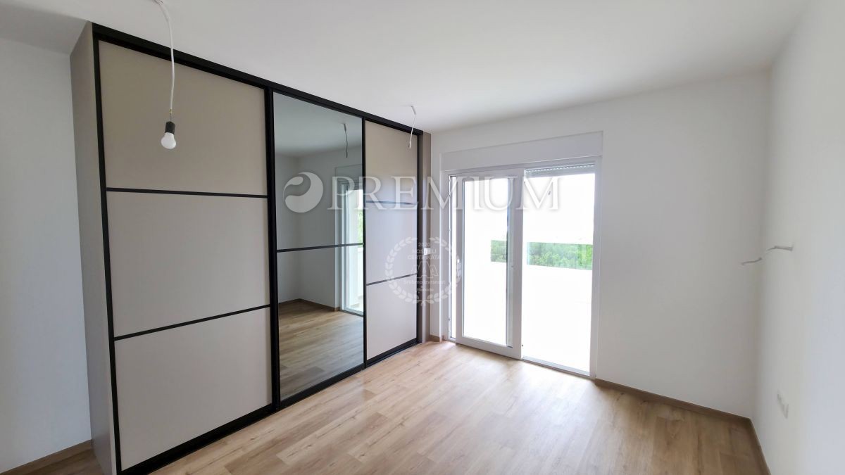 Malinska, nova hiša, 152m², z bazenom in pogledom na morje  