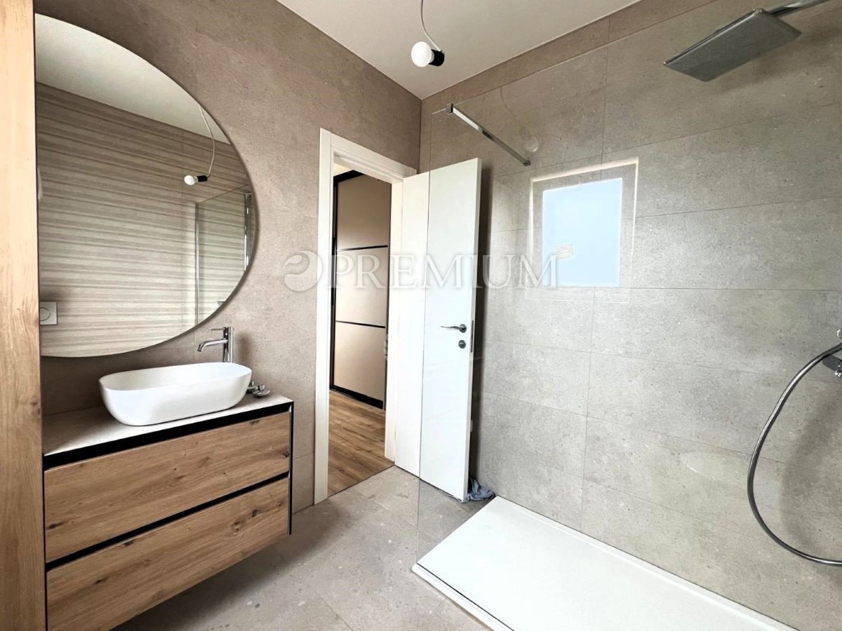 Malinska, nova hiša, 152m², z bazenom in pogledom na morje  