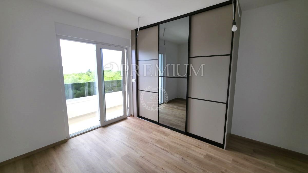 Malinska, nova hiša, 152m², z bazenom in pogledom na morje  
