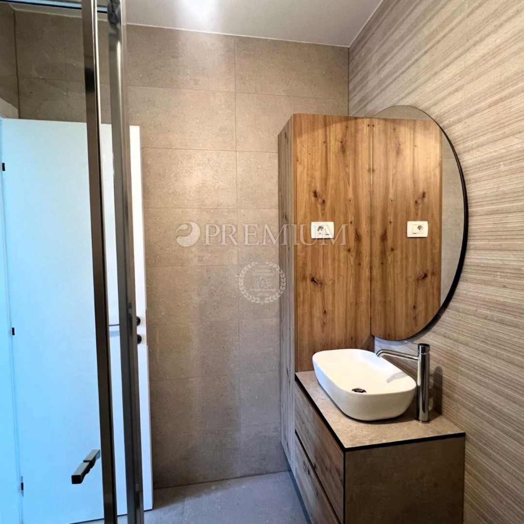 Malinska, nova hiša, 152m², z bazenom in pogledom na morje  