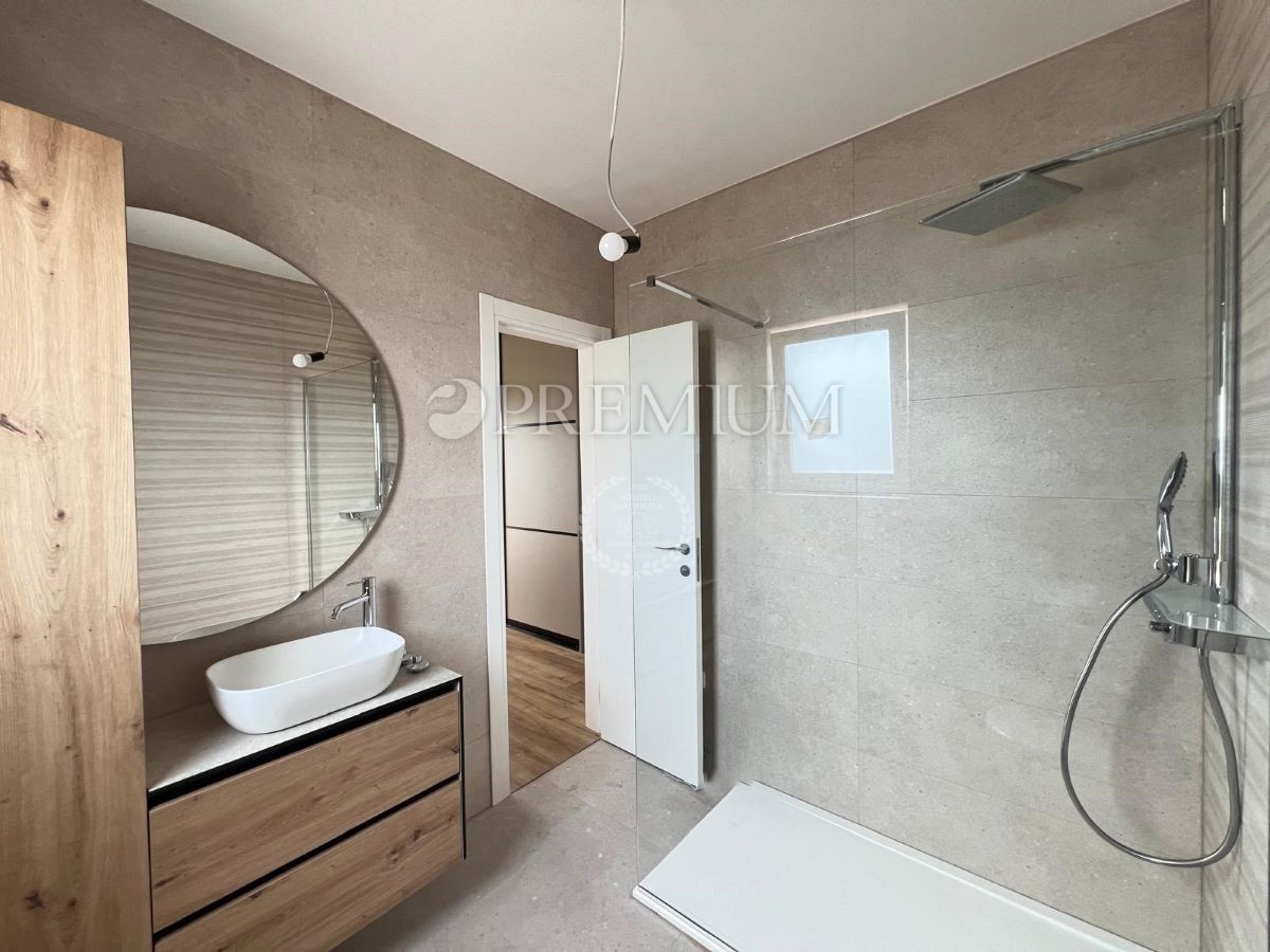 Malinska, nova hiša, 152m², z bazenom in pogledom na morje  