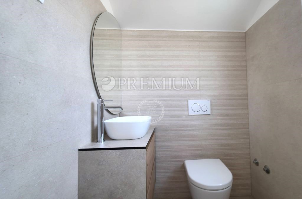 Malinska, nova hiša, 152m², z bazenom in pogledom na morje  