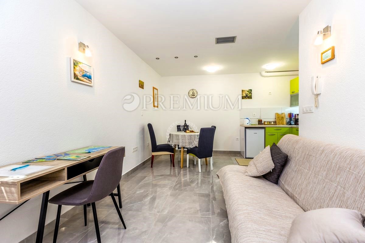 Malinska – apartma z vrtom, 900 m od morja!