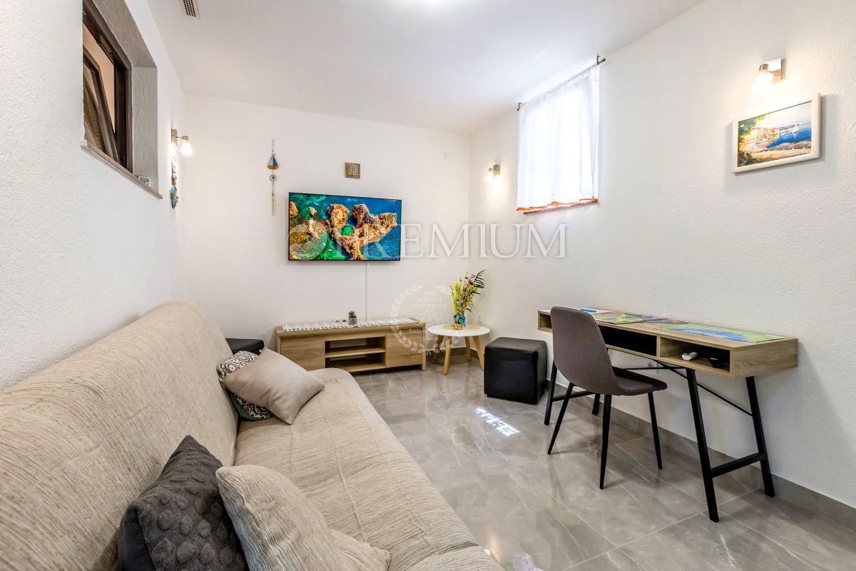 Malinska – apartma z vrtom, 900 m od morja!