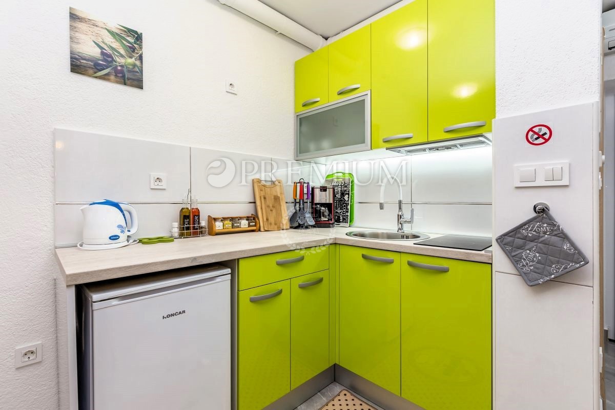 Malinska – apartma z vrtom, 900 m od morja!