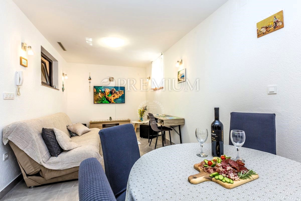 Malinska – apartma z vrtom, 900 m od morja!