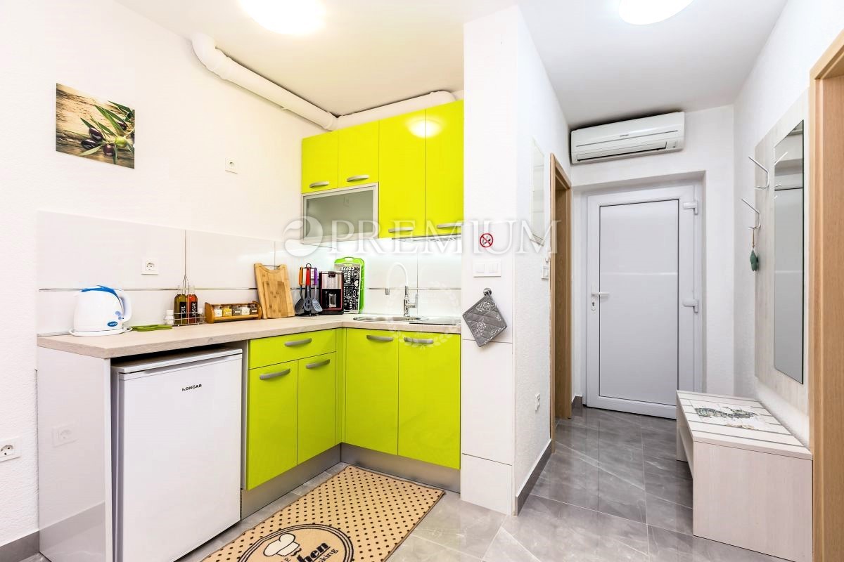 Malinska – apartma z vrtom, 900 m od morja!