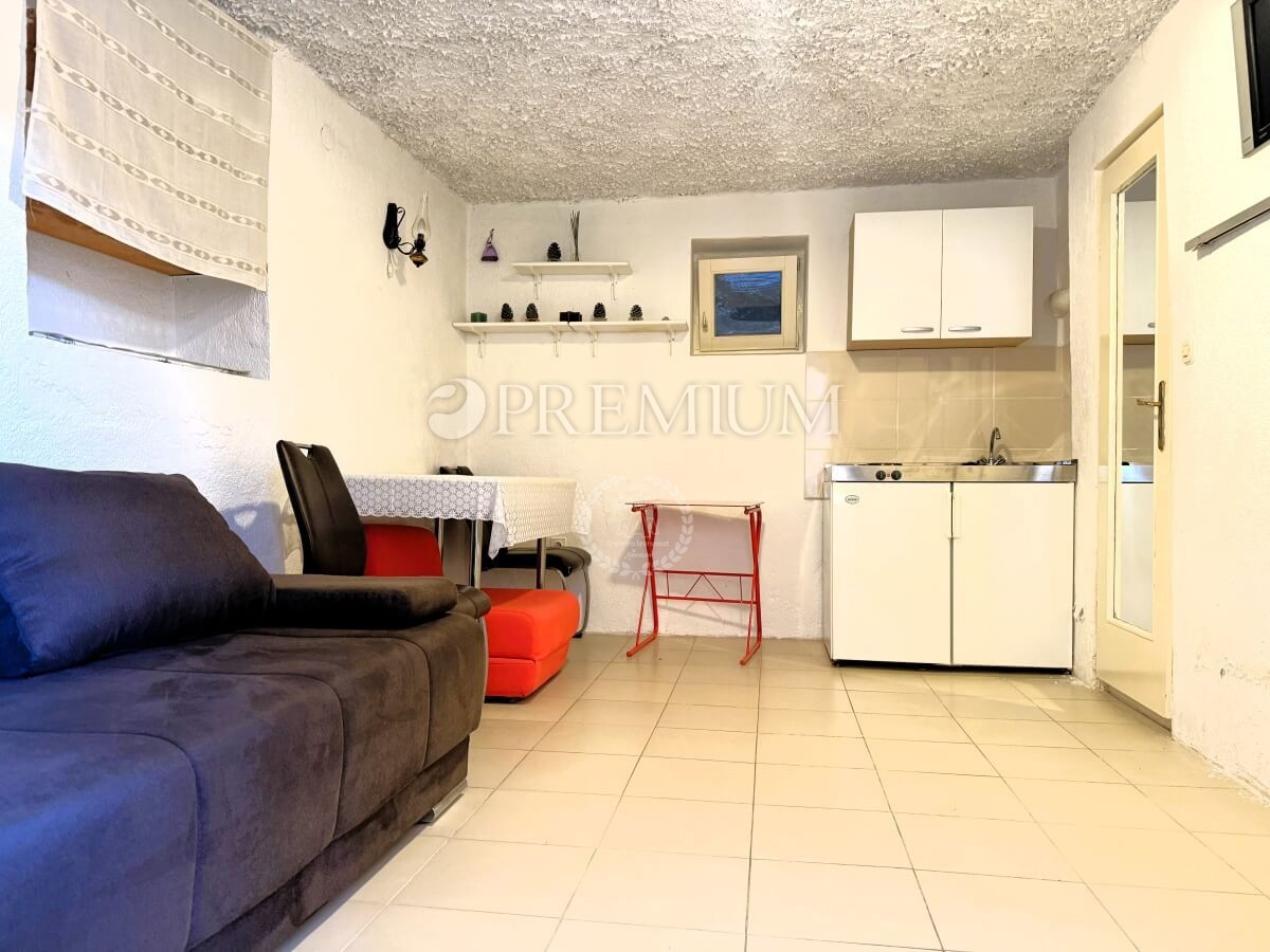 Vrbnik – Avtentična kamnita hiša v mirni ulici!