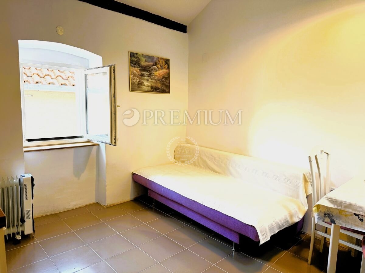 Vrbnik – Avtentična kamnita hiša v mirni ulici!