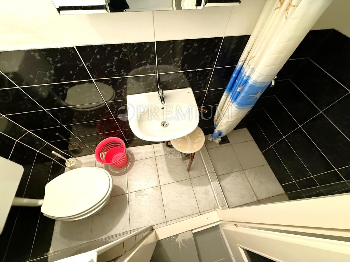 Vrbnik – Avtentična kamnita hiša v mirni ulici!