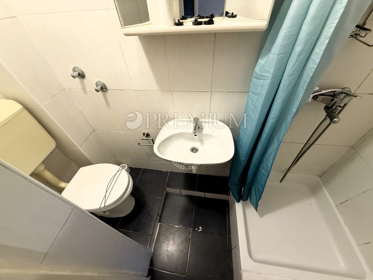 Vrbnik – Avtentična kamnita hiša v mirni ulici!