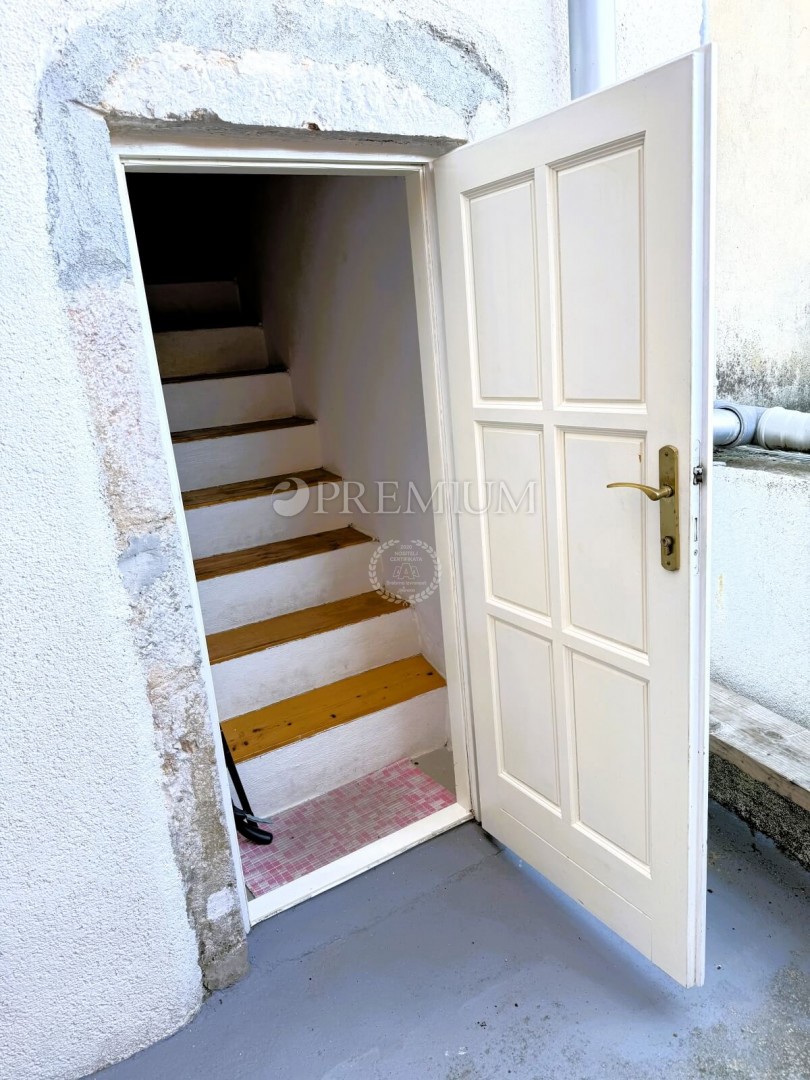 Vrbnik – Avtentična kamnita hiša v mirni ulici!