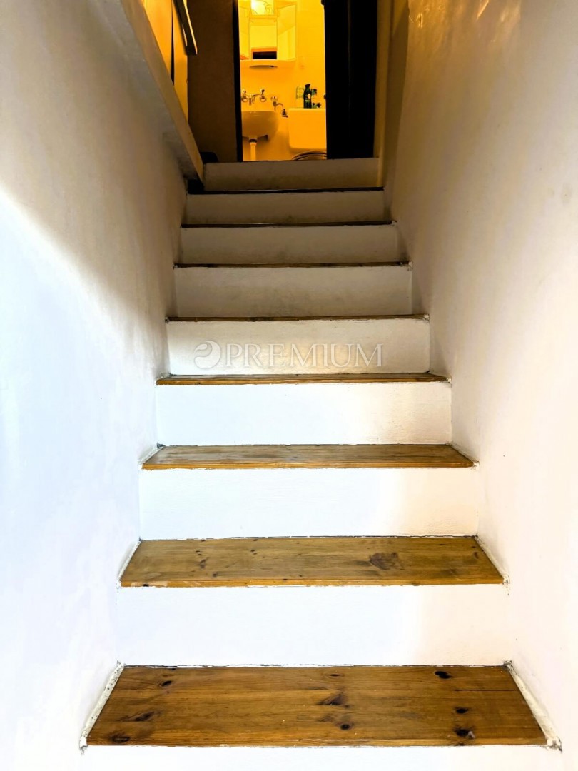 Vrbnik – Avtentična kamnita hiša v mirni ulici!