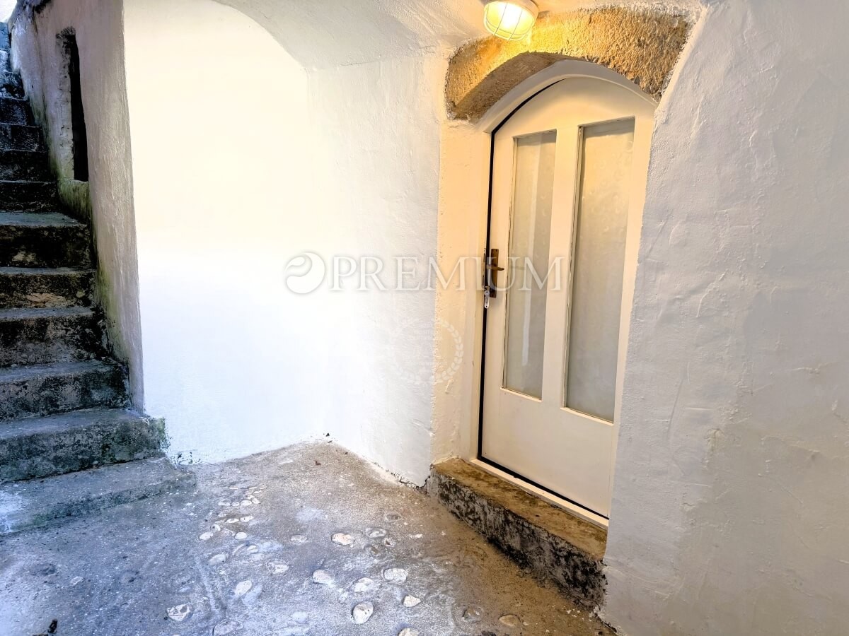 Vrbnik – Avtentična kamnita hiša v mirni ulici!