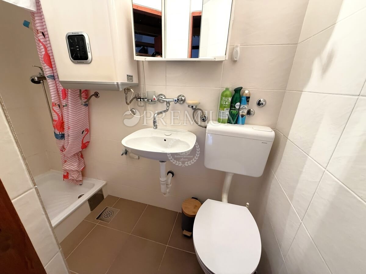 Vrbnik – Avtentična kamnita hiša v mirni ulici!