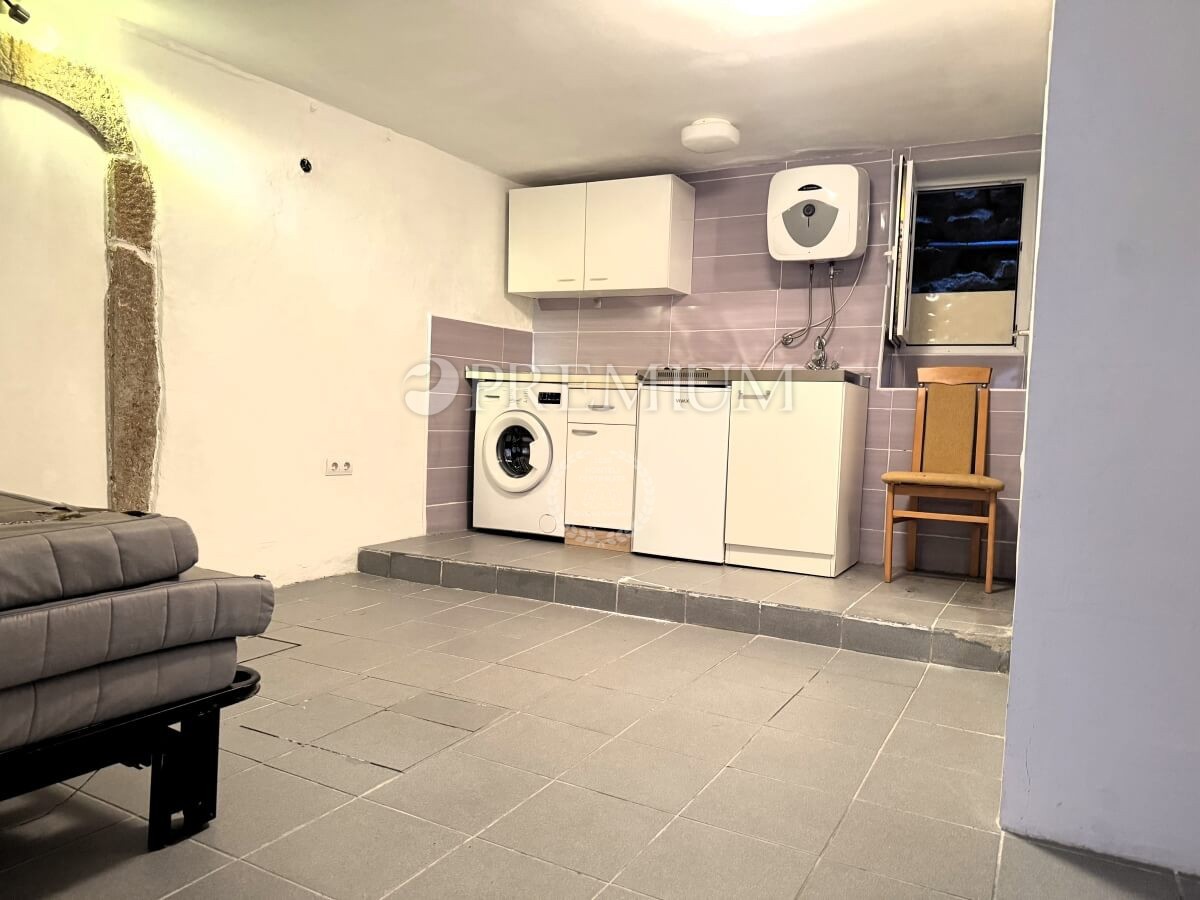 Vrbnik – Avtentična kamnita hiša v mirni ulici!