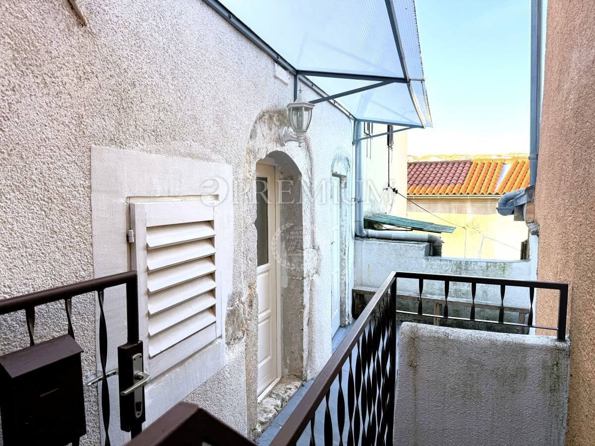 Vrbnik – Avtentična kamnita hiša v mirni ulici!