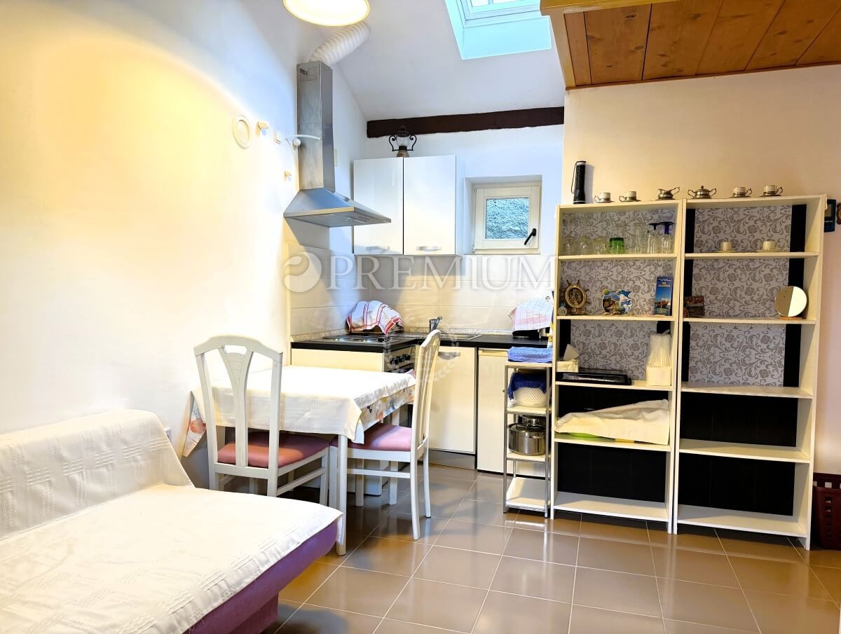 Vrbnik – Avtentična kamnita hiša v mirni ulici!