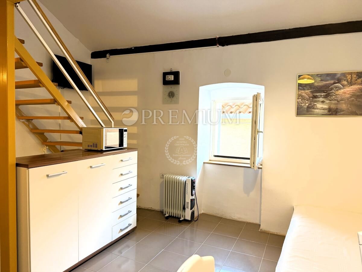 Vrbnik – Avtentična kamnita hiša v mirni ulici!