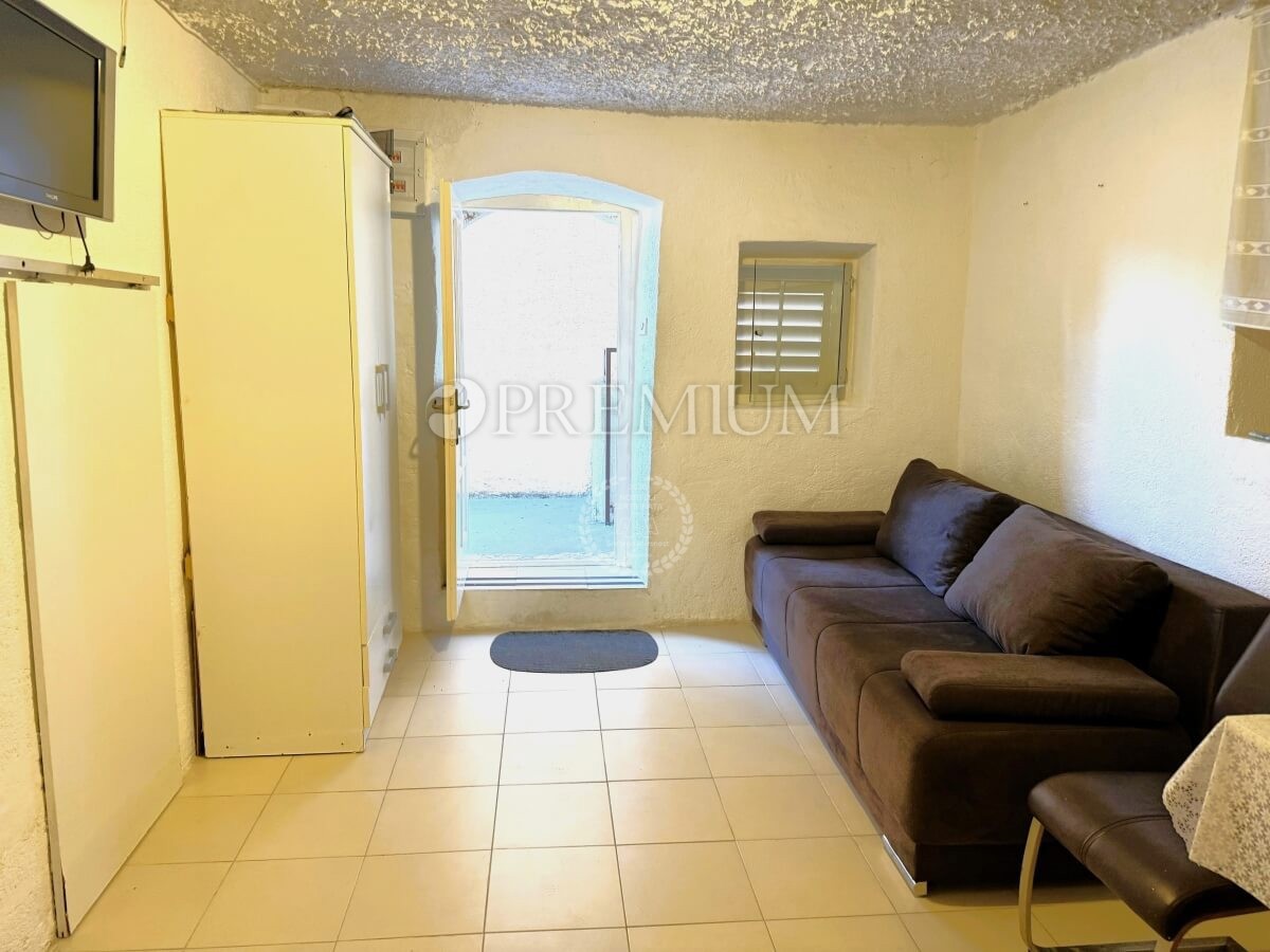 Vrbnik – Avtentična kamnita hiša v mirni ulici!