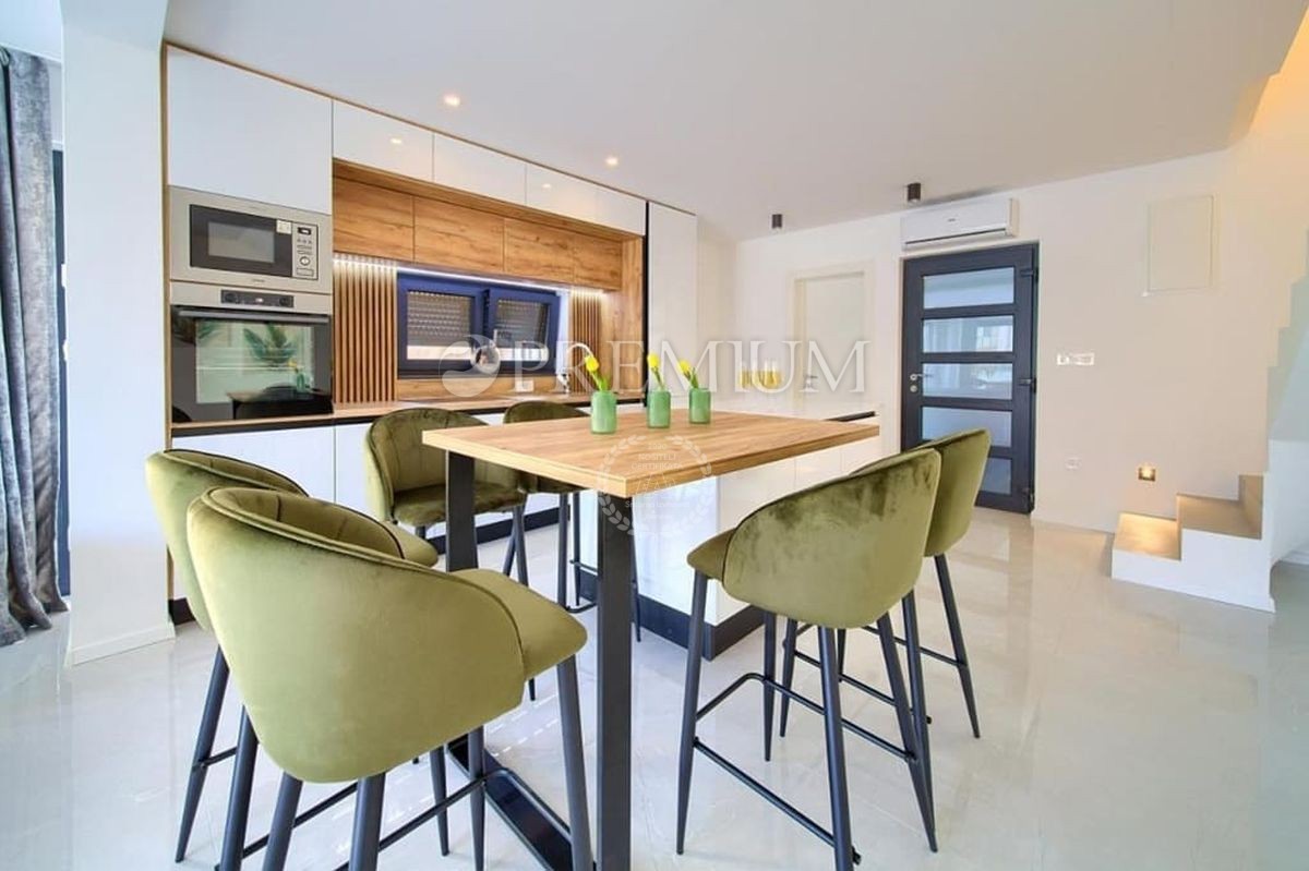 Malinska, apartma z bazenom naprodaj, otok Krk!