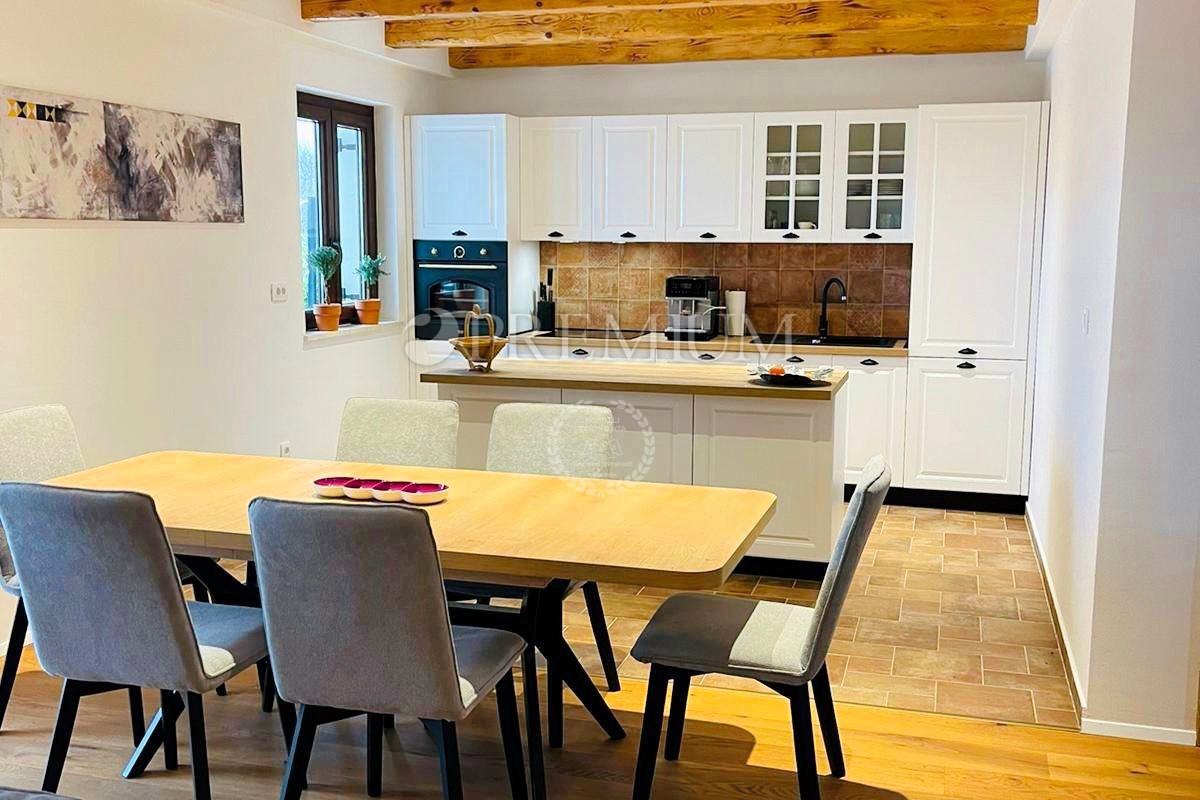 Okolica Krka – samostojna hiša s pogledom na morje!