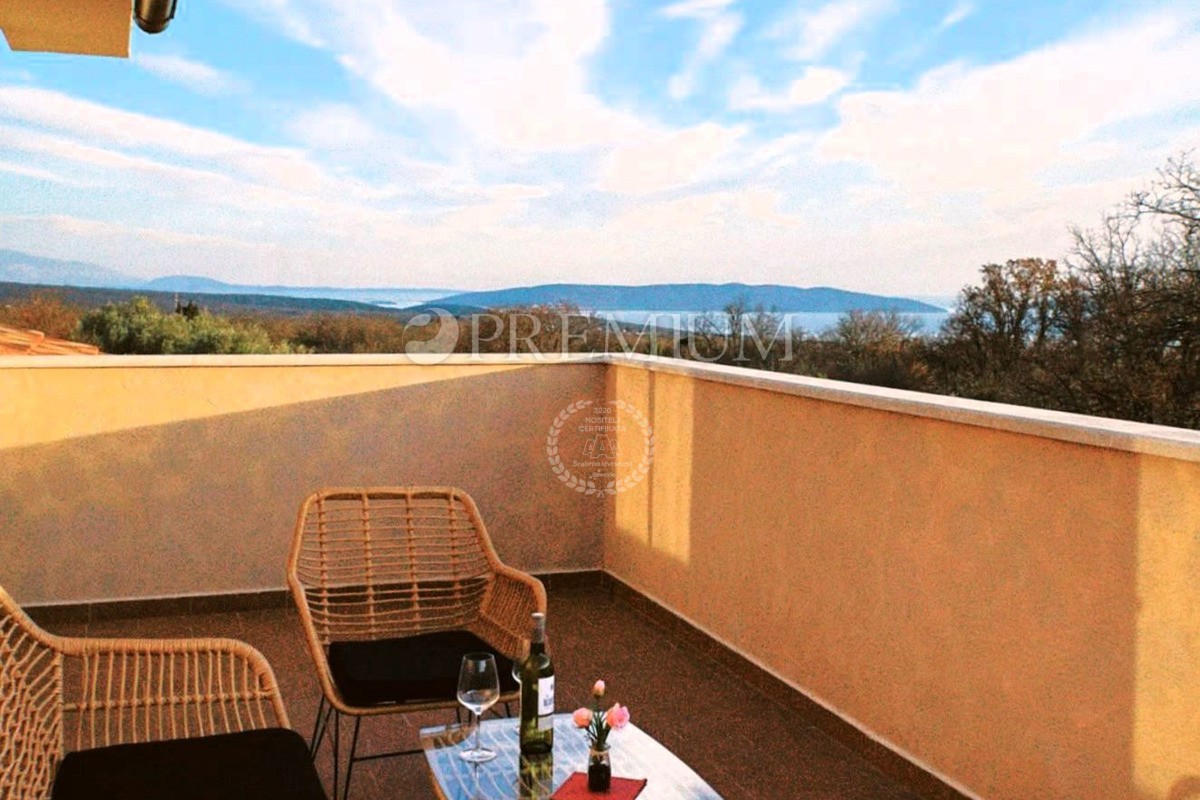 Okolica Krka – samostojna hiša s pogledom na morje!