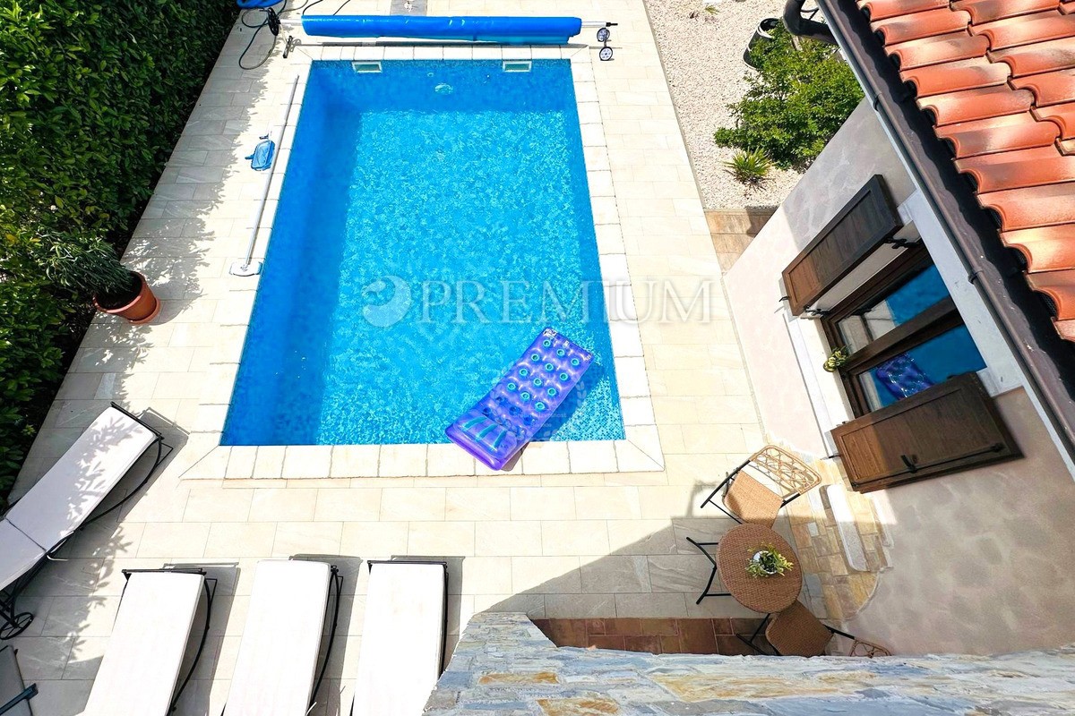 Okolica Krka – samostojna hiša s pogledom na morje!