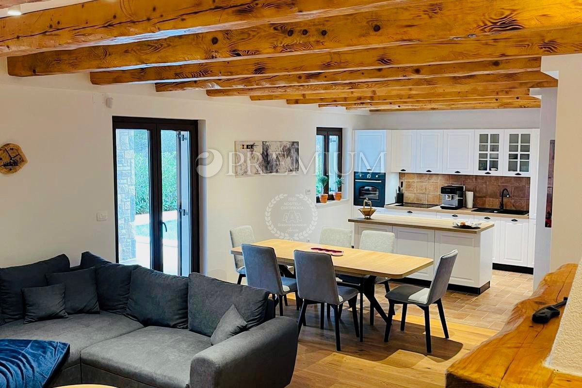 Okolica Krka – samostojna hiša s pogledom na morje!