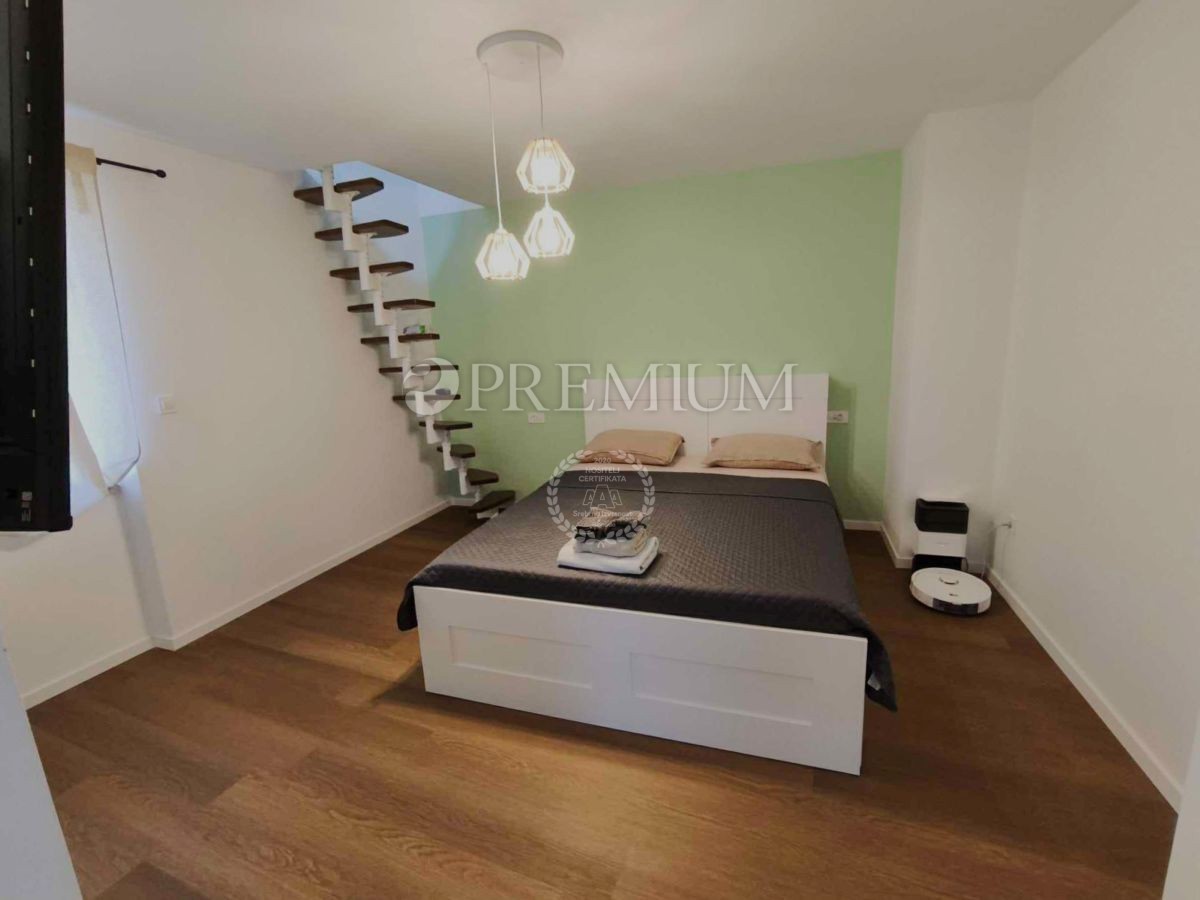 Omišalj, obnovljena kamnita hiša s pogledom na morje!