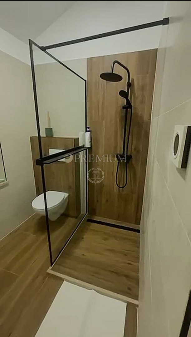 Omišalj, obnovljena kamnita hiša s pogledom na morje!