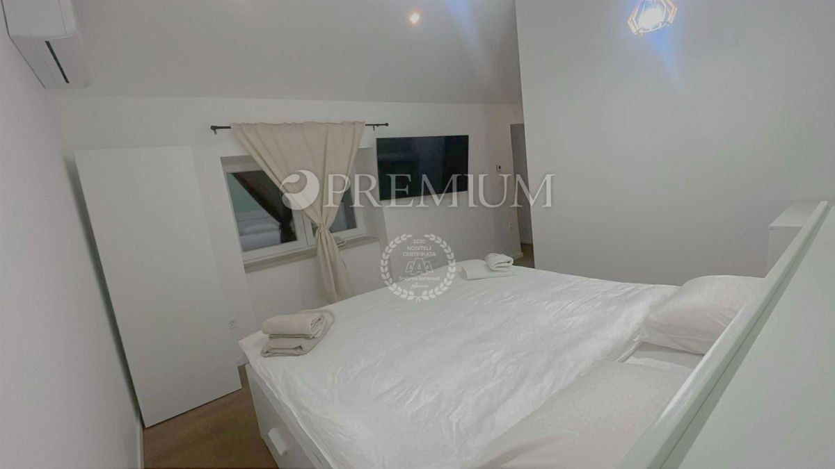 Omišalj, obnovljena kamnita hiša s pogledom na morje!