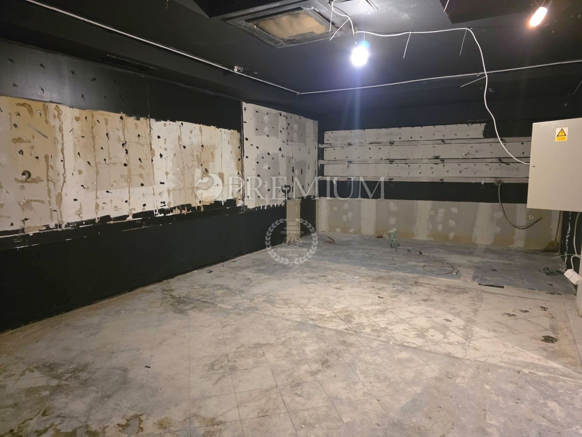 Malinska, poslovni prostor naprodaj v centru!