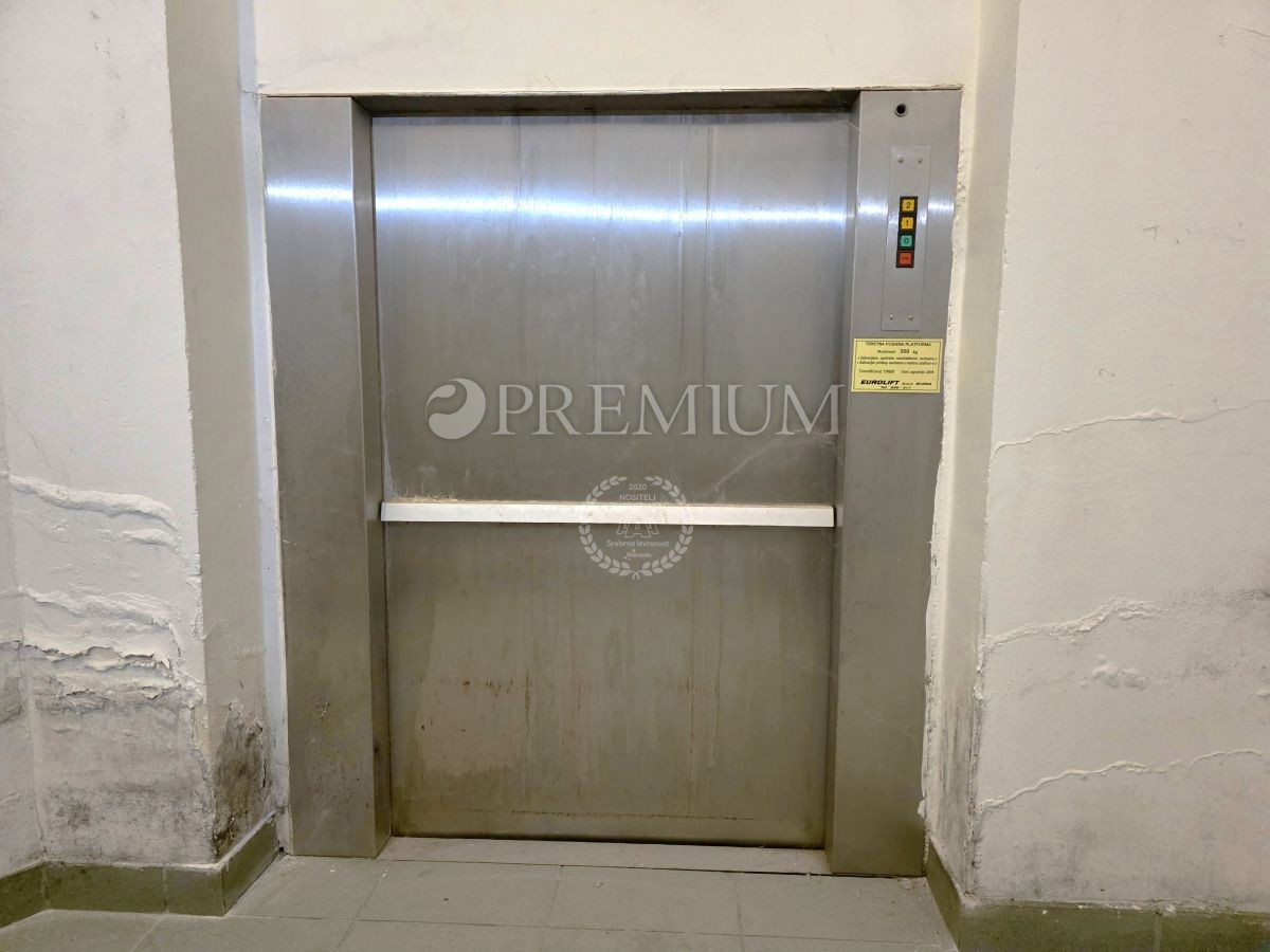 Malinska, poslovni prostor naprodaj v centru!