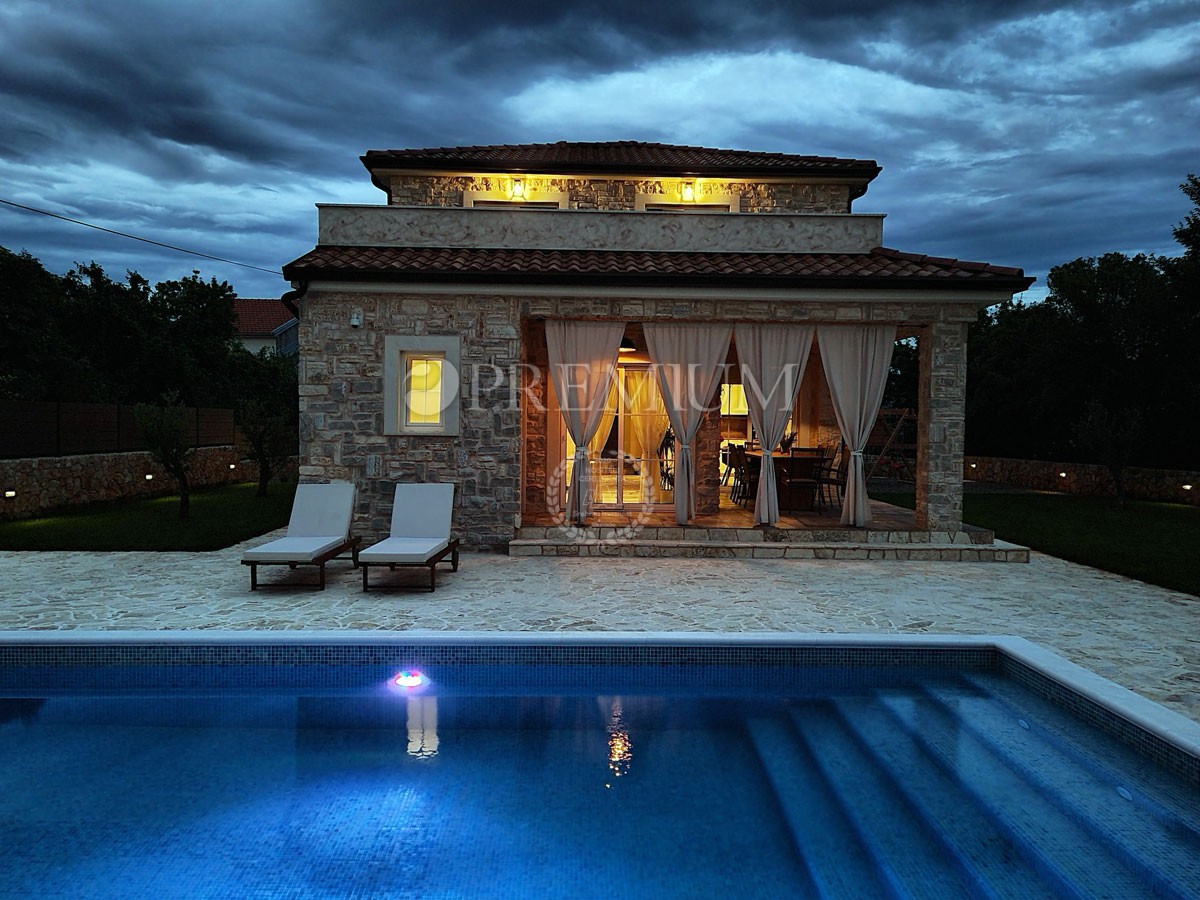 Dobrinj, environs - nouvelle maison individuelle en pierre avec piscine !