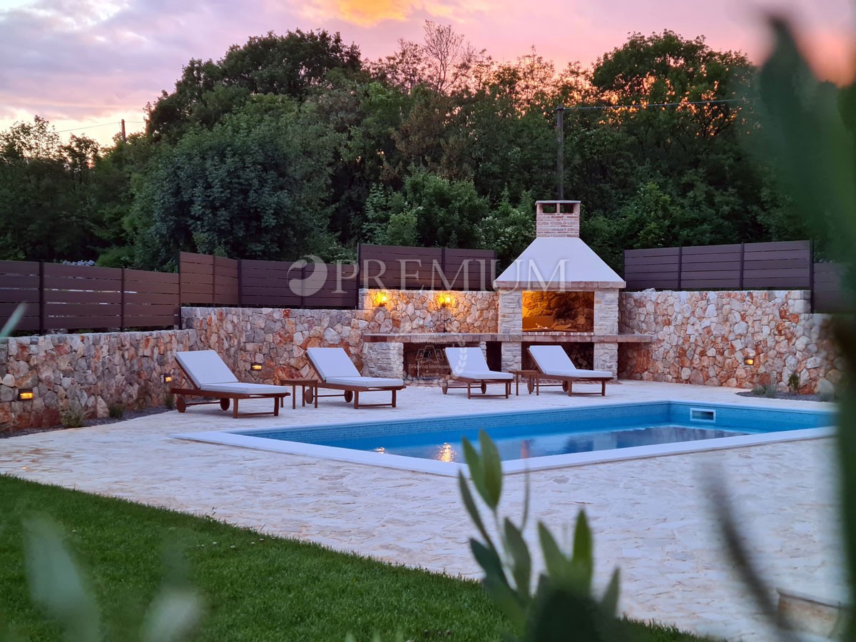 Dobrinj, environs - nouvelle maison individuelle en pierre avec piscine !