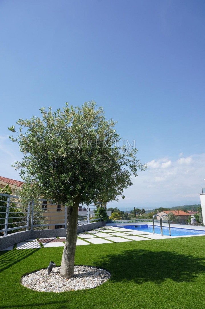 Malinska, opremljen apartma s bazenom, blizu morja!