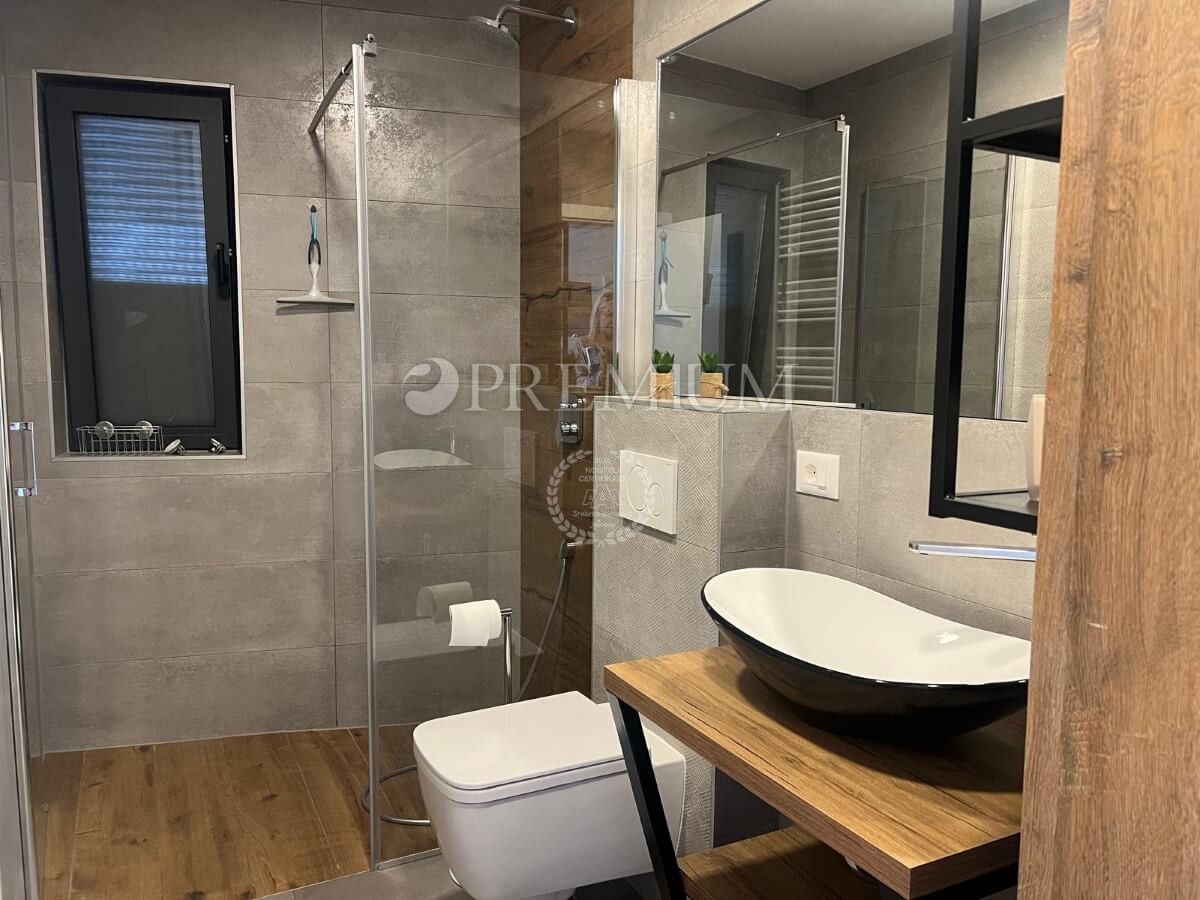 Malinska, opremljen apartma s bazenom, blizu morja!
