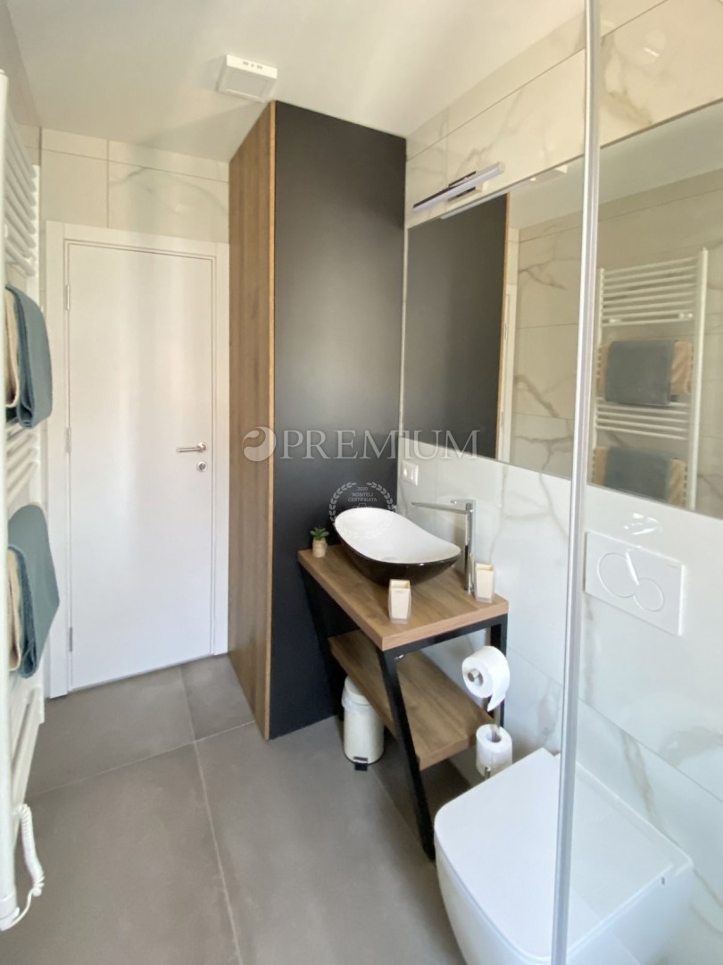 Malinska, opremljen apartma s bazenom, blizu morja!