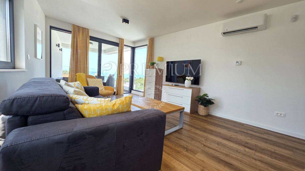 Malinska, opremljen apartma s bazenom, blizu morja!