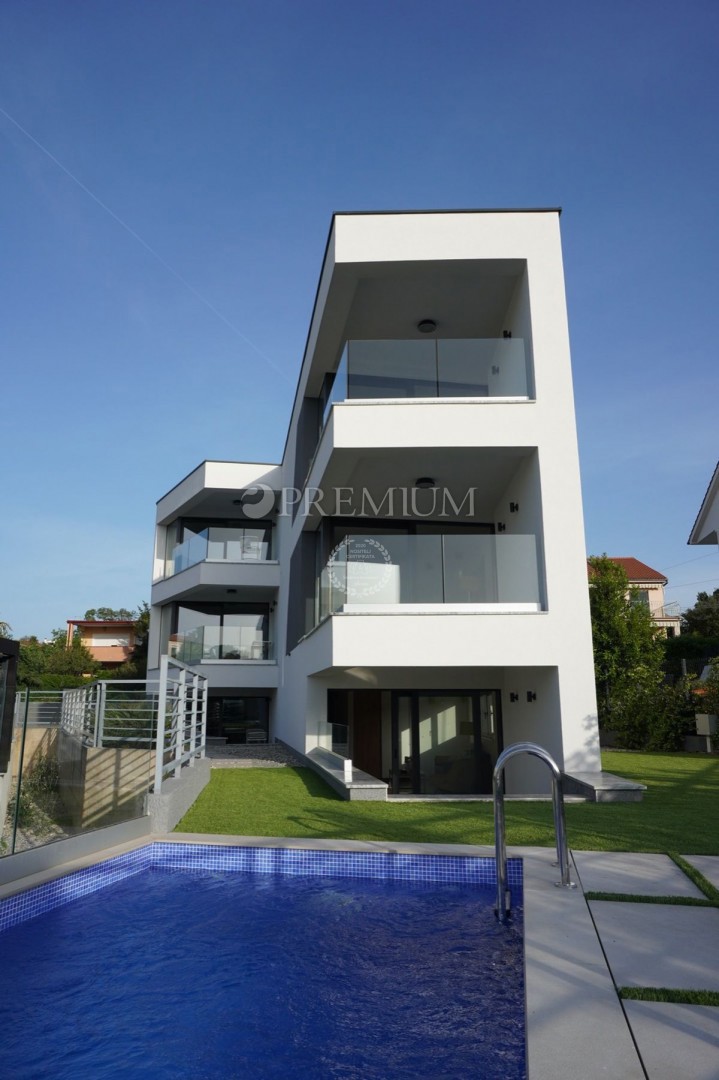Malinska, opremljen apartma s bazenom, blizu morja!