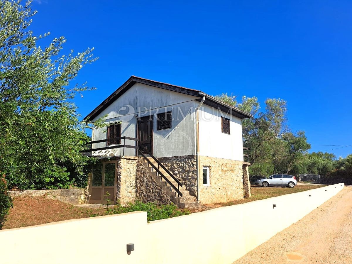 Hiša v okolici Krka s projektom prenove!