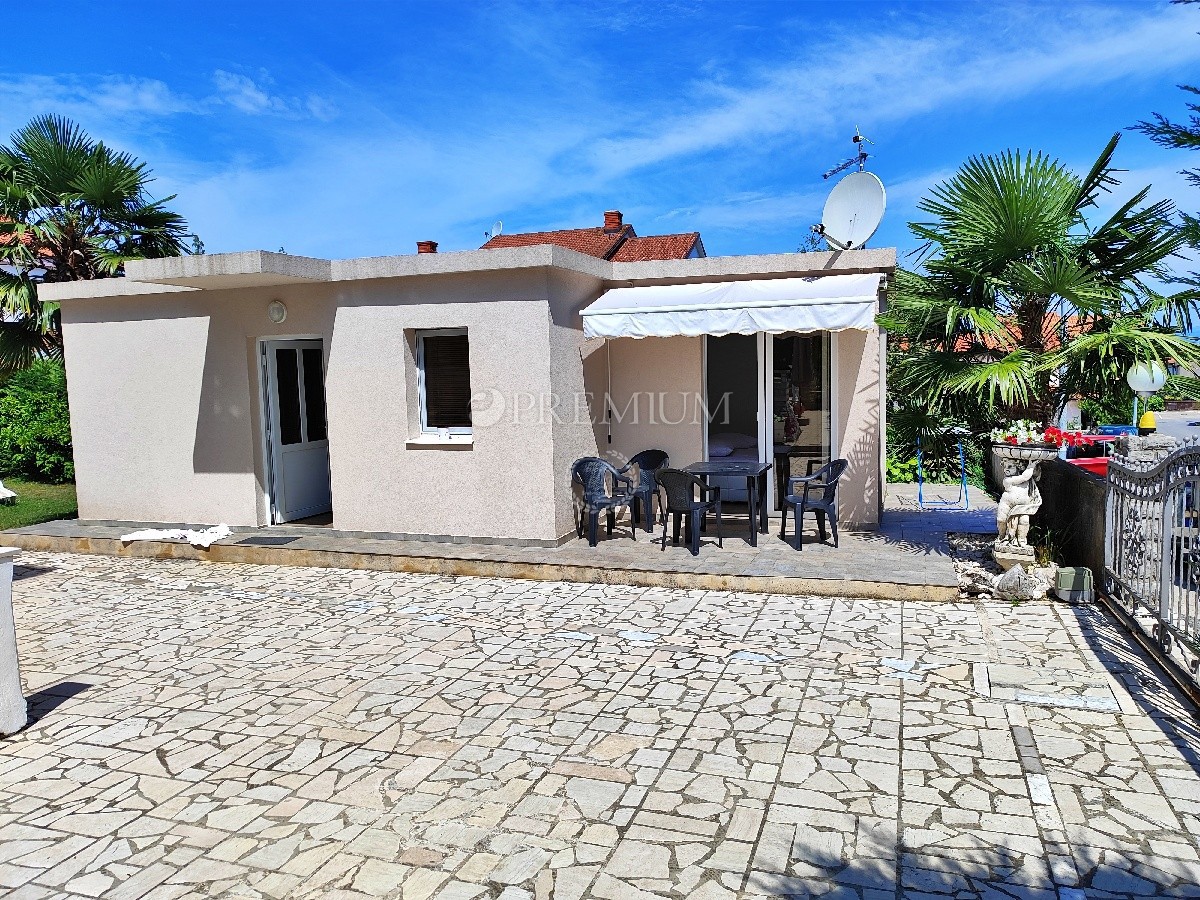 Malinska, prodamo apartmajsko hišo s 6 stanovanjskimi enotami!