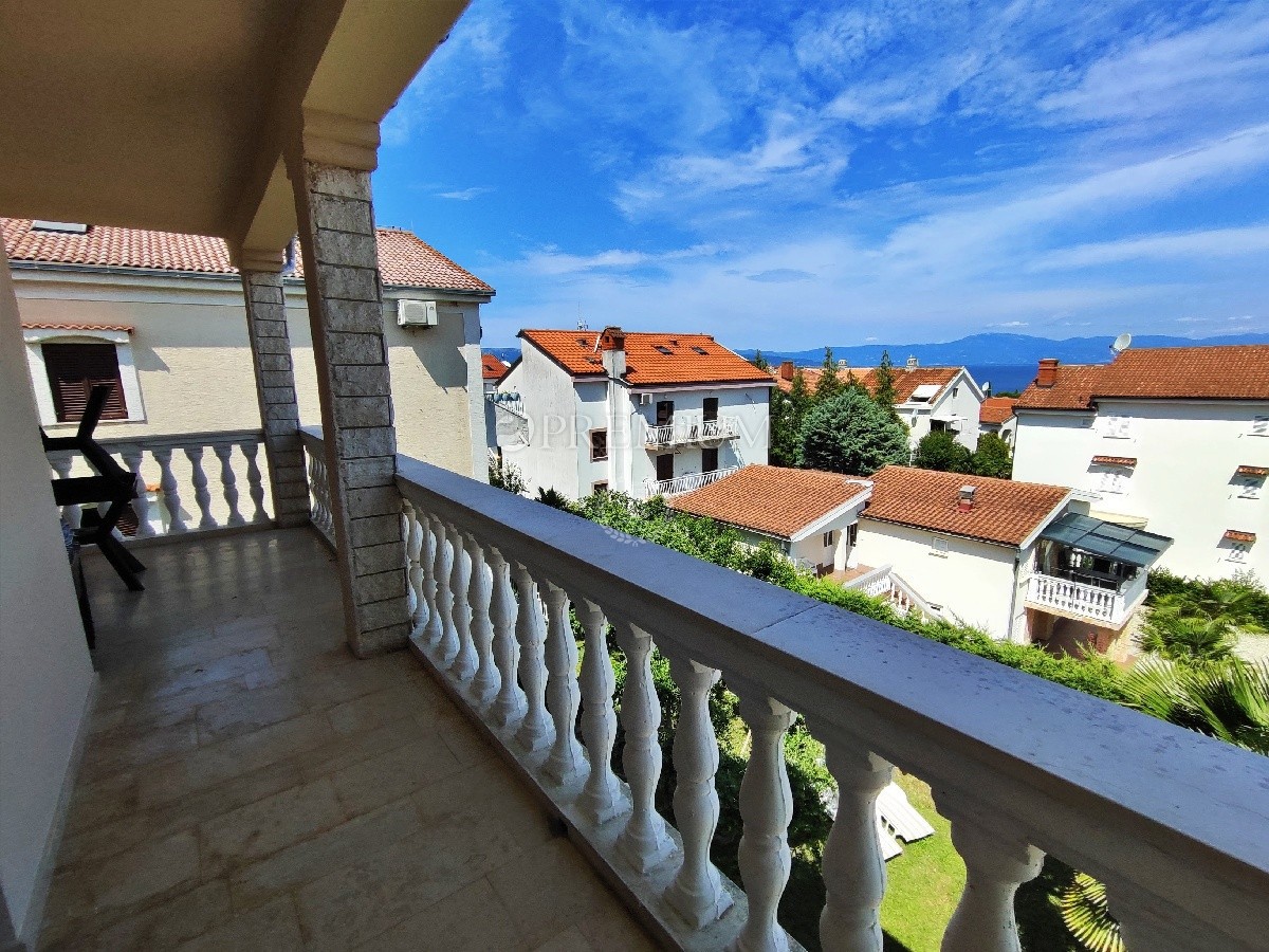 Malinska, prodamo apartmajsko hišo s 6 stanovanjskimi enotami!