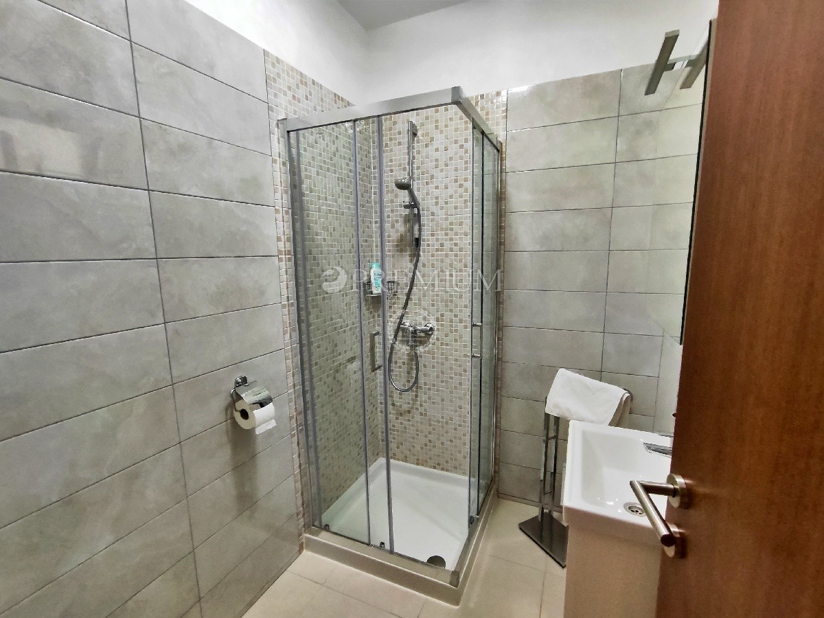 Malinska, prodamo apartmajsko hišo s 6 stanovanjskimi enotami!